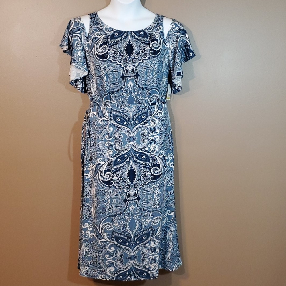 Jessica Howard blue paisley cold shoulder dress